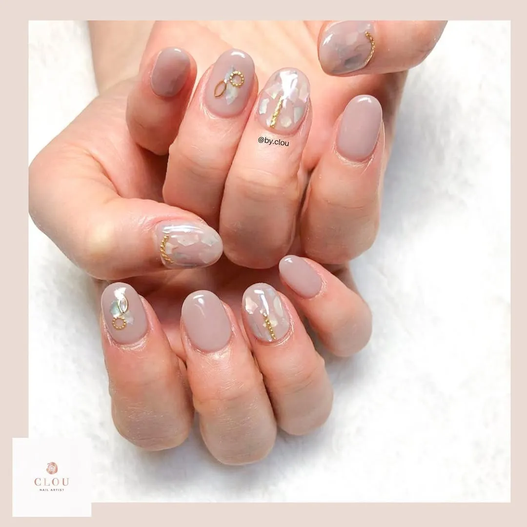 Greige gloss with gold charms and translucent shard accents