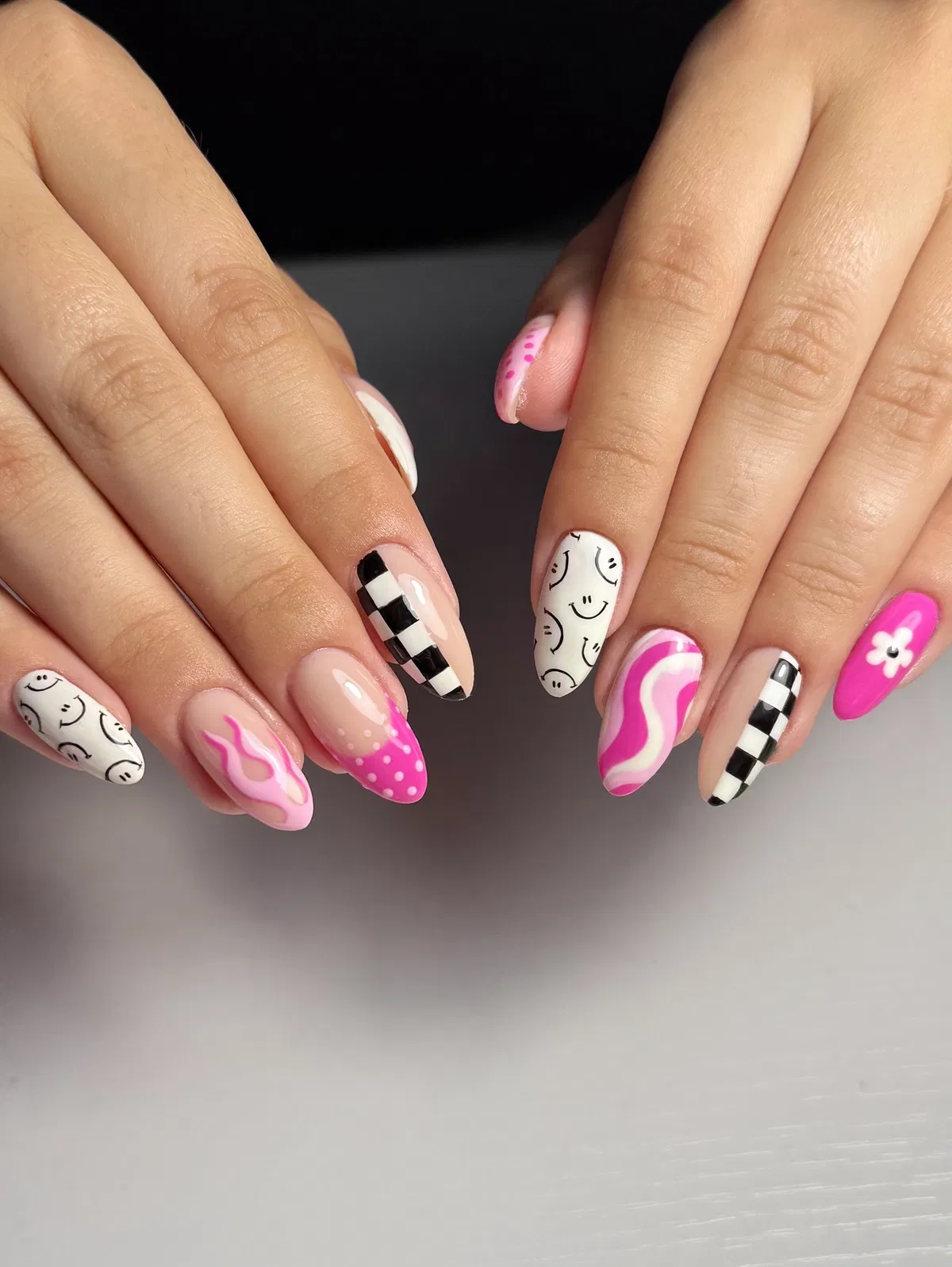Mixed graphic set with black-and-white checkers