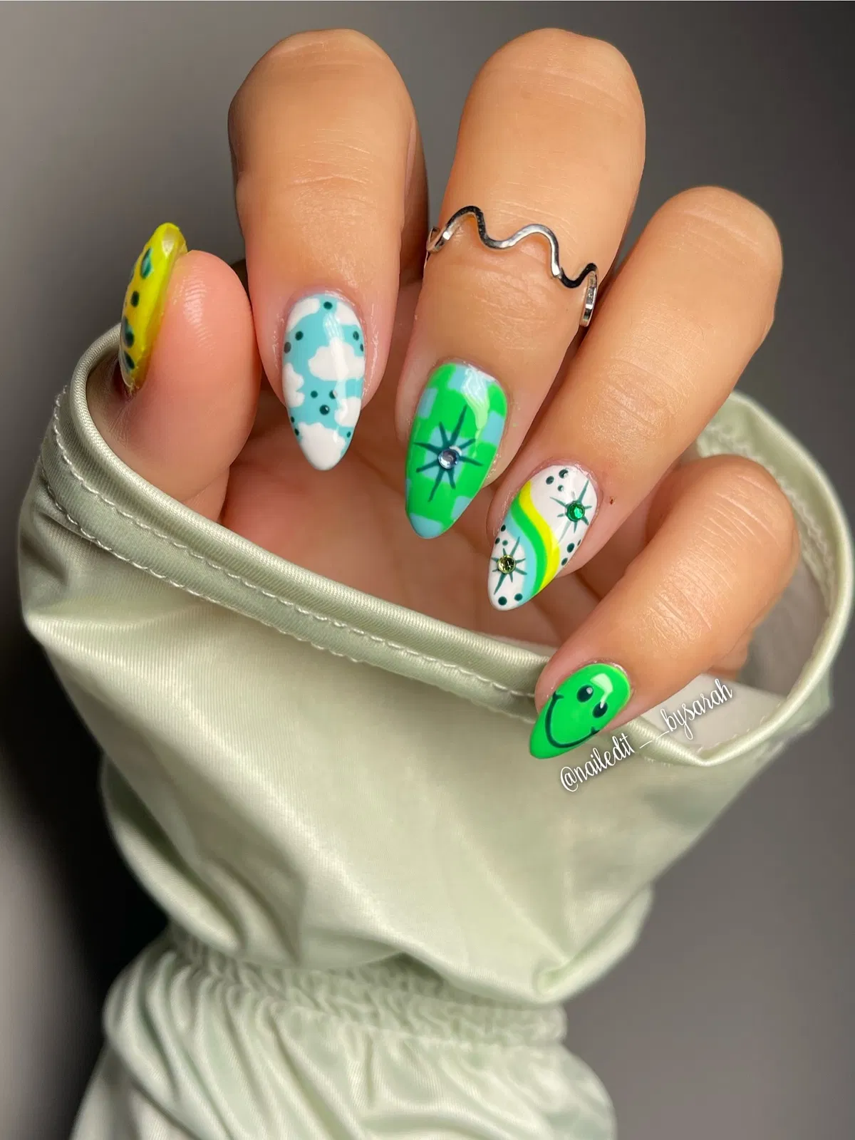 Green Smiley + Cloud and Starburst Accents