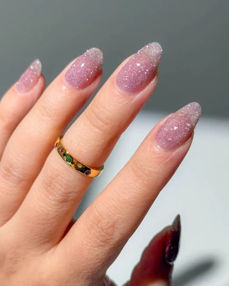 Pink-lilac glitter ombré almond nails