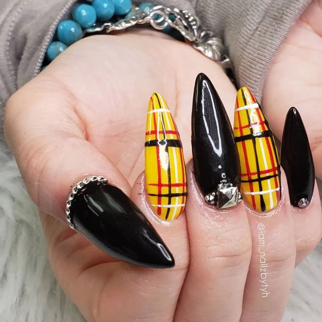 Stiletto yellow plaid with black contrast nails