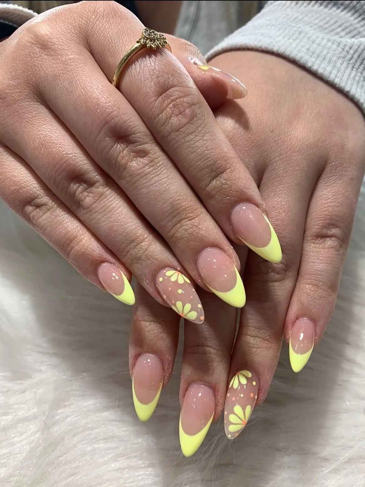 Stiletto Baby Yellow Tips with Petal-and-Dot Accents