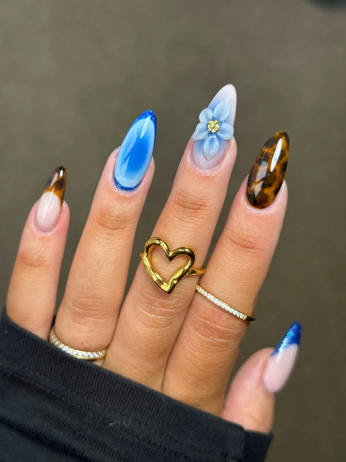 Blue accent with 3D flower and tortoiseshell mix