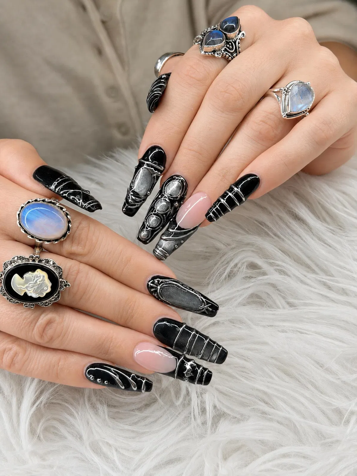 Extra-long black set with metallic-style detailing