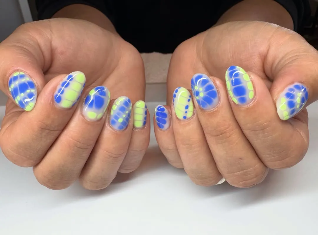 Blue and yellow-green dotted wing patterns