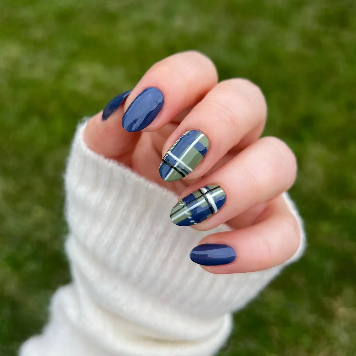 Navy and Green Plaid Accents on Short Ovals