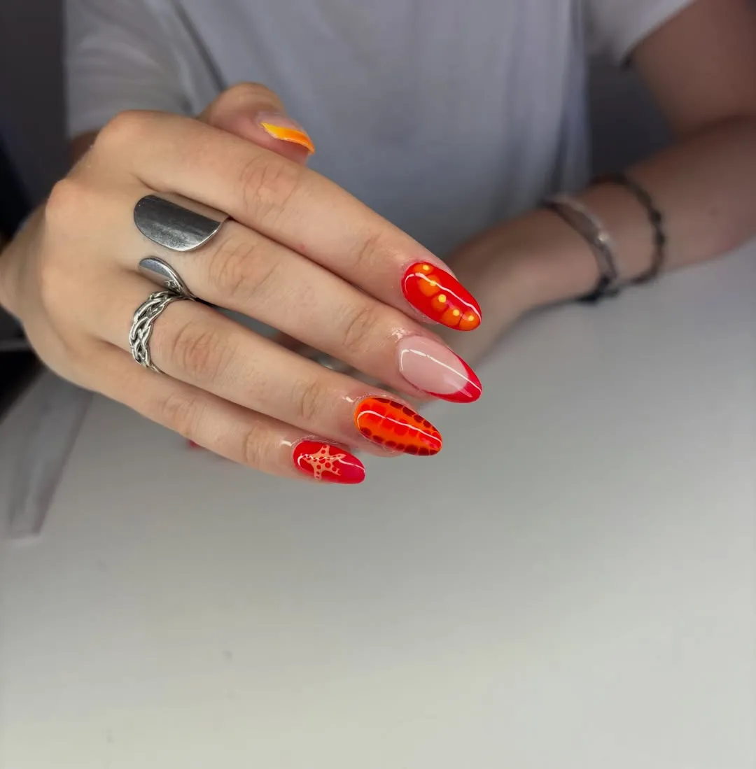Red outline French tips with orange-red dotted accents and starfish motif
