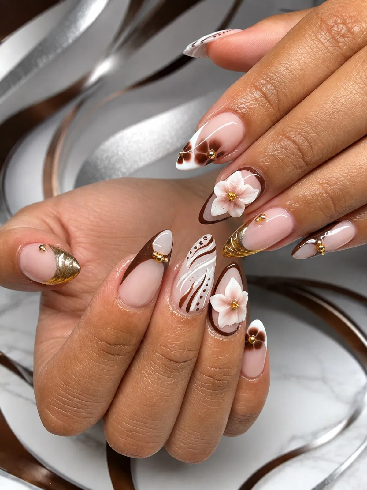 Brown-edged nude set with 3D white flowers and gold swirls