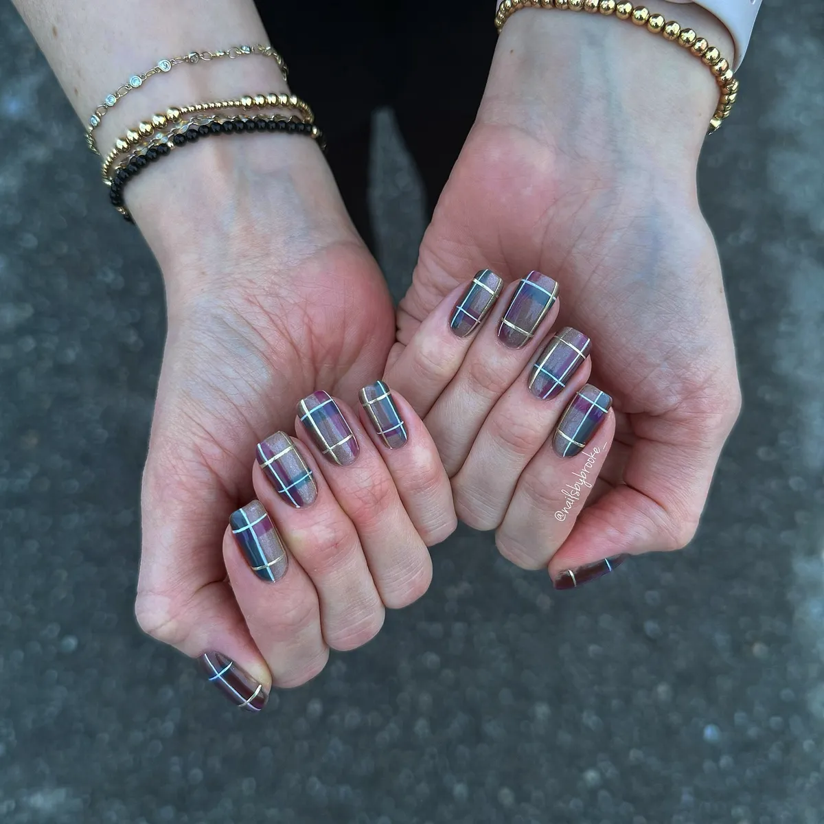 Full-set dark plaid with light blue and gold linework