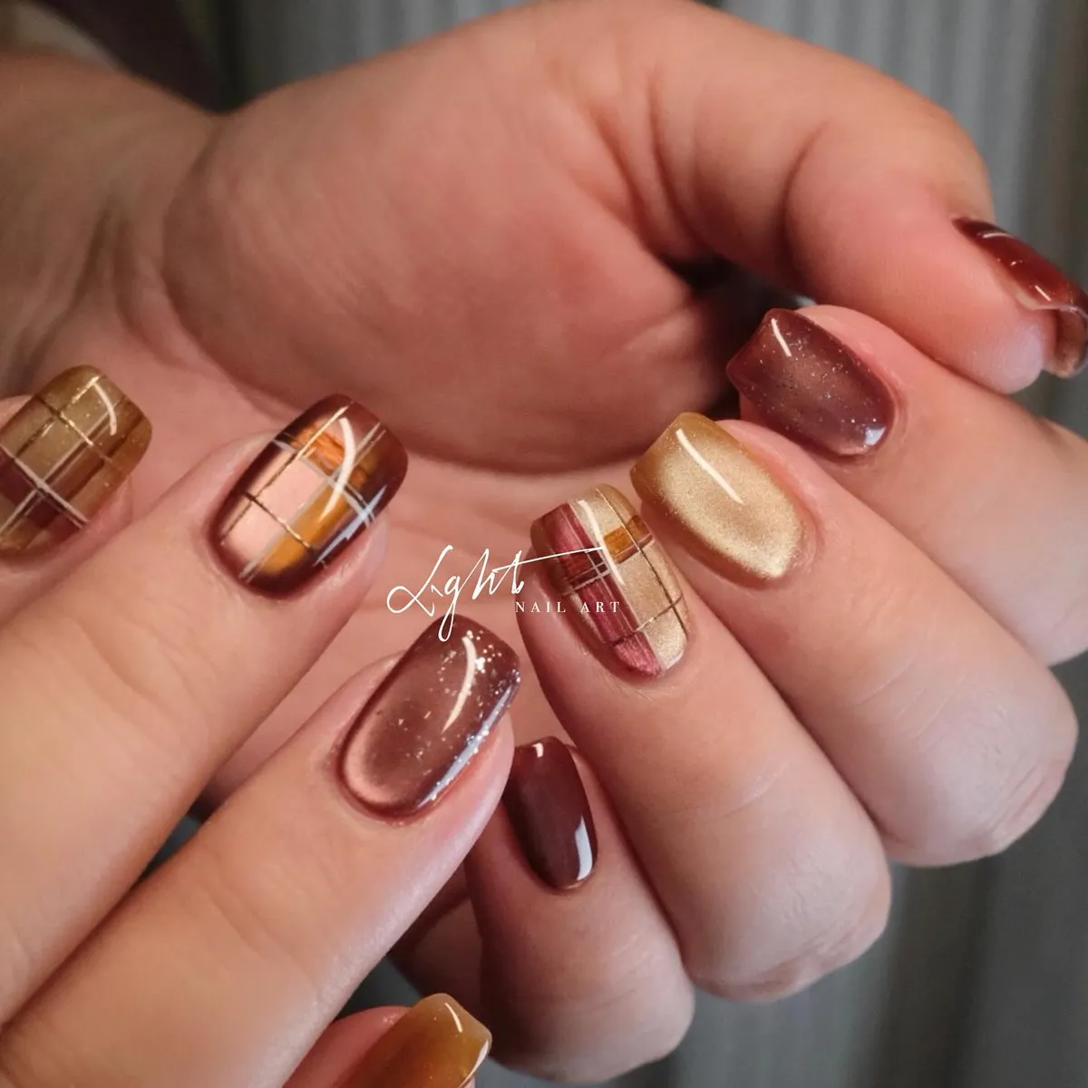 Glossy short plaid nails with a gold metallic accent