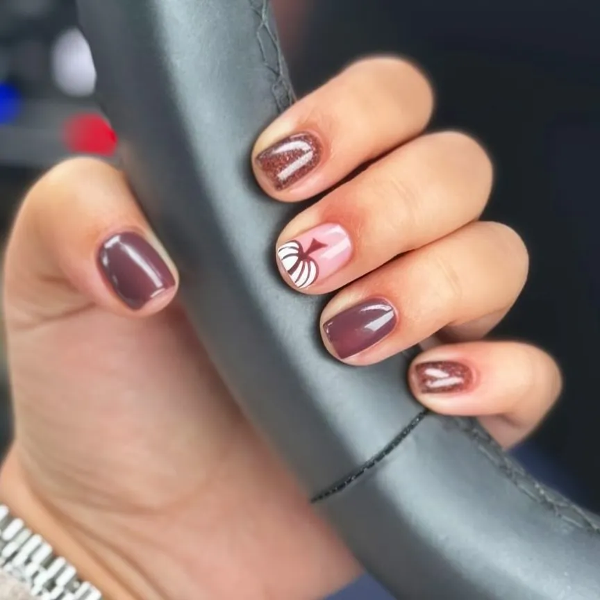 Mauve-brown glossy set with pink accent line art