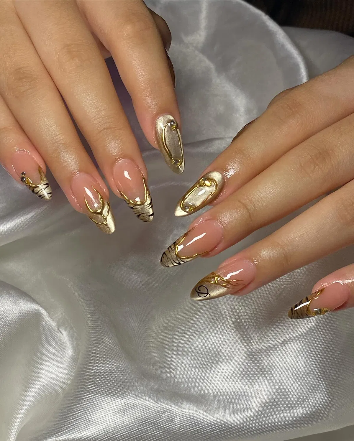 Gold tips with black striping and fine gold linework