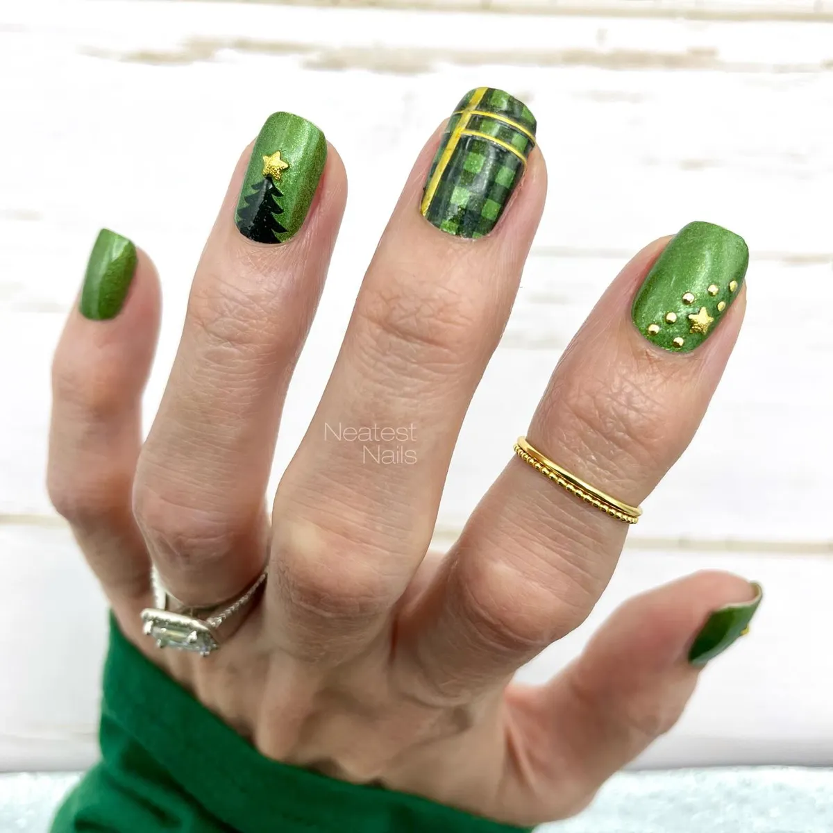 Green plaid accent with yellow striping and gold details