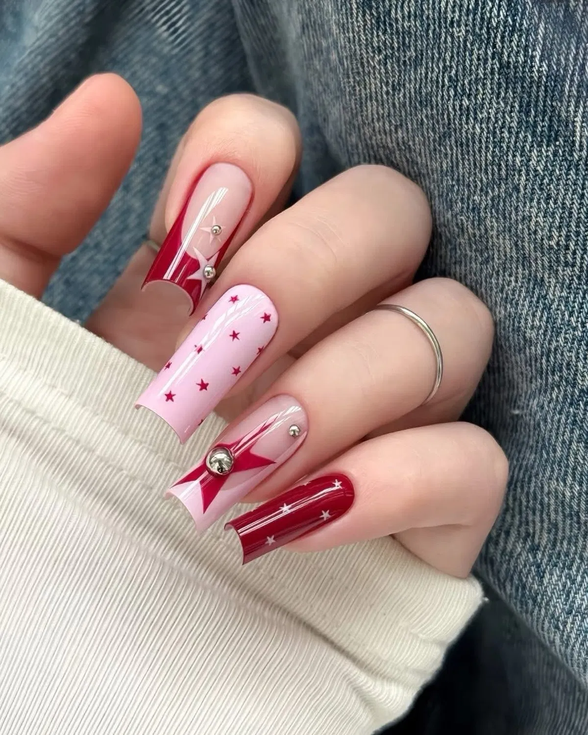 Pink and deep-red star graphic long square nails