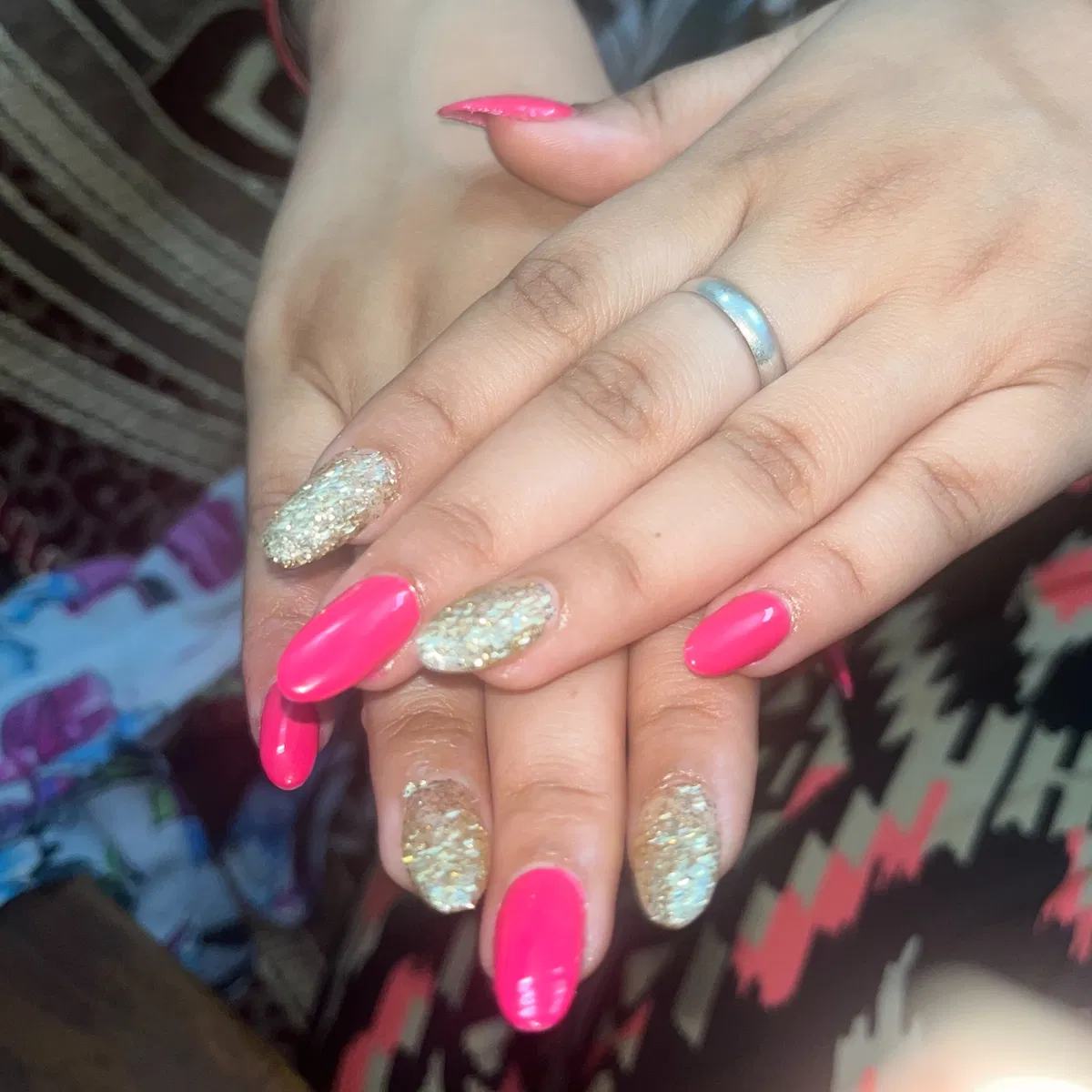Alternating bright pink and full gold glitter nails