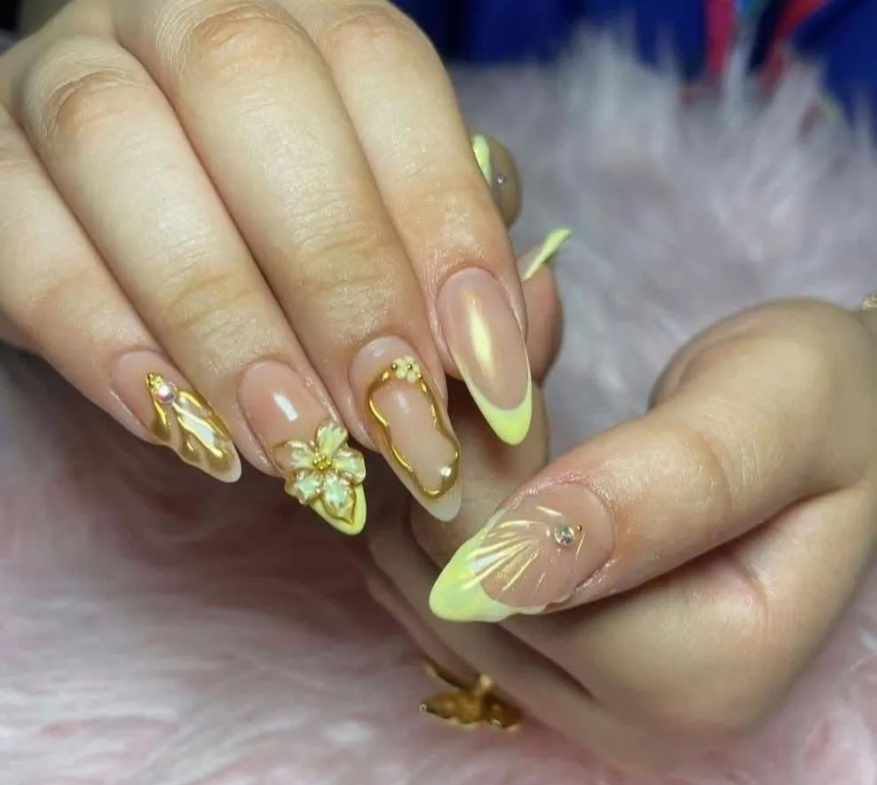Pale yellow tips with gold outlines and raised floral accents