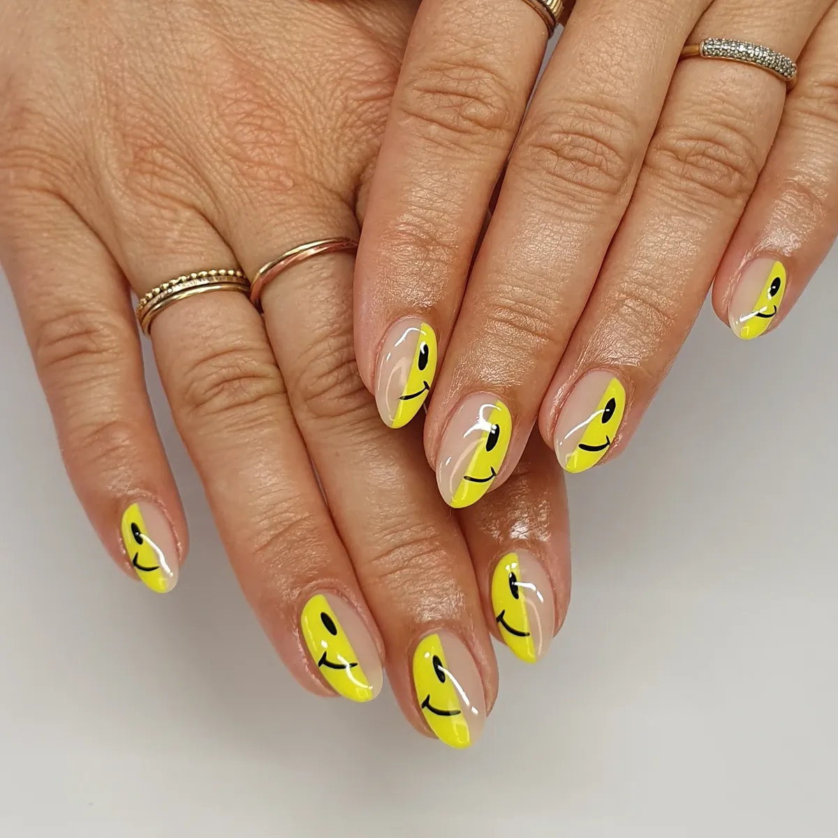 Bright yellow side accents with black graphic lines
