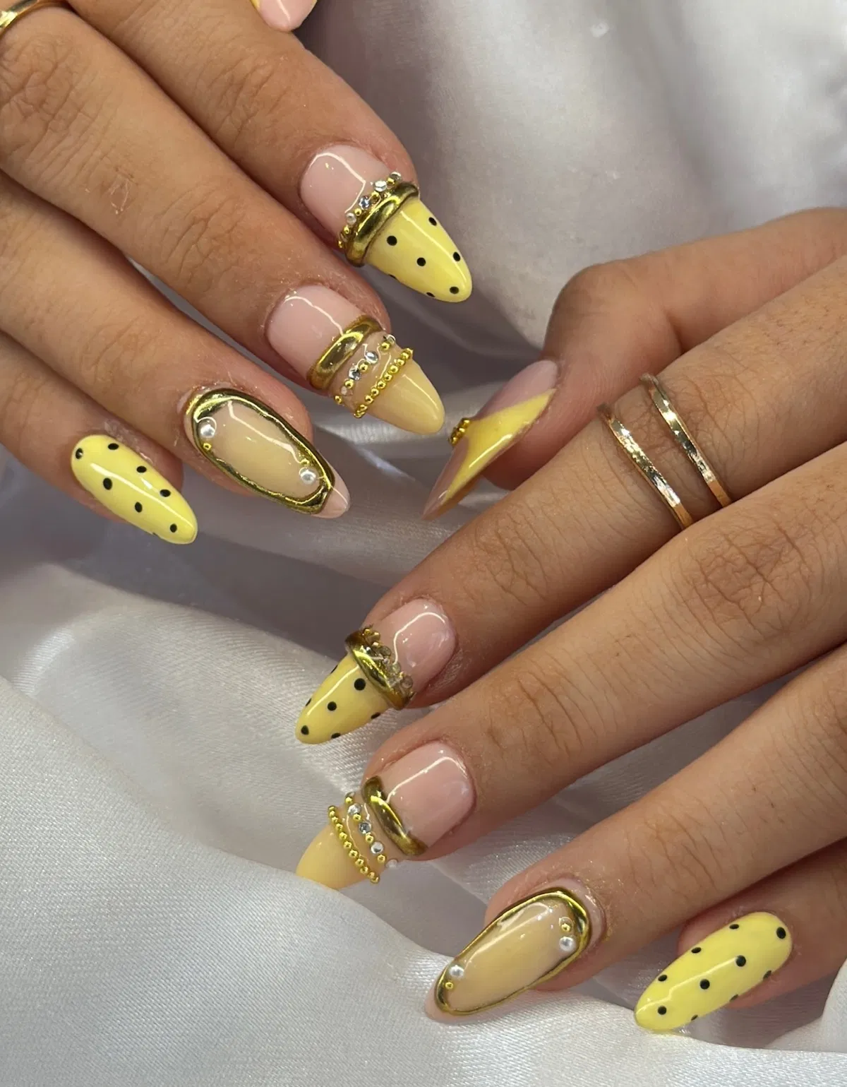 Yellow tips with gold 3D bands and polka dots
