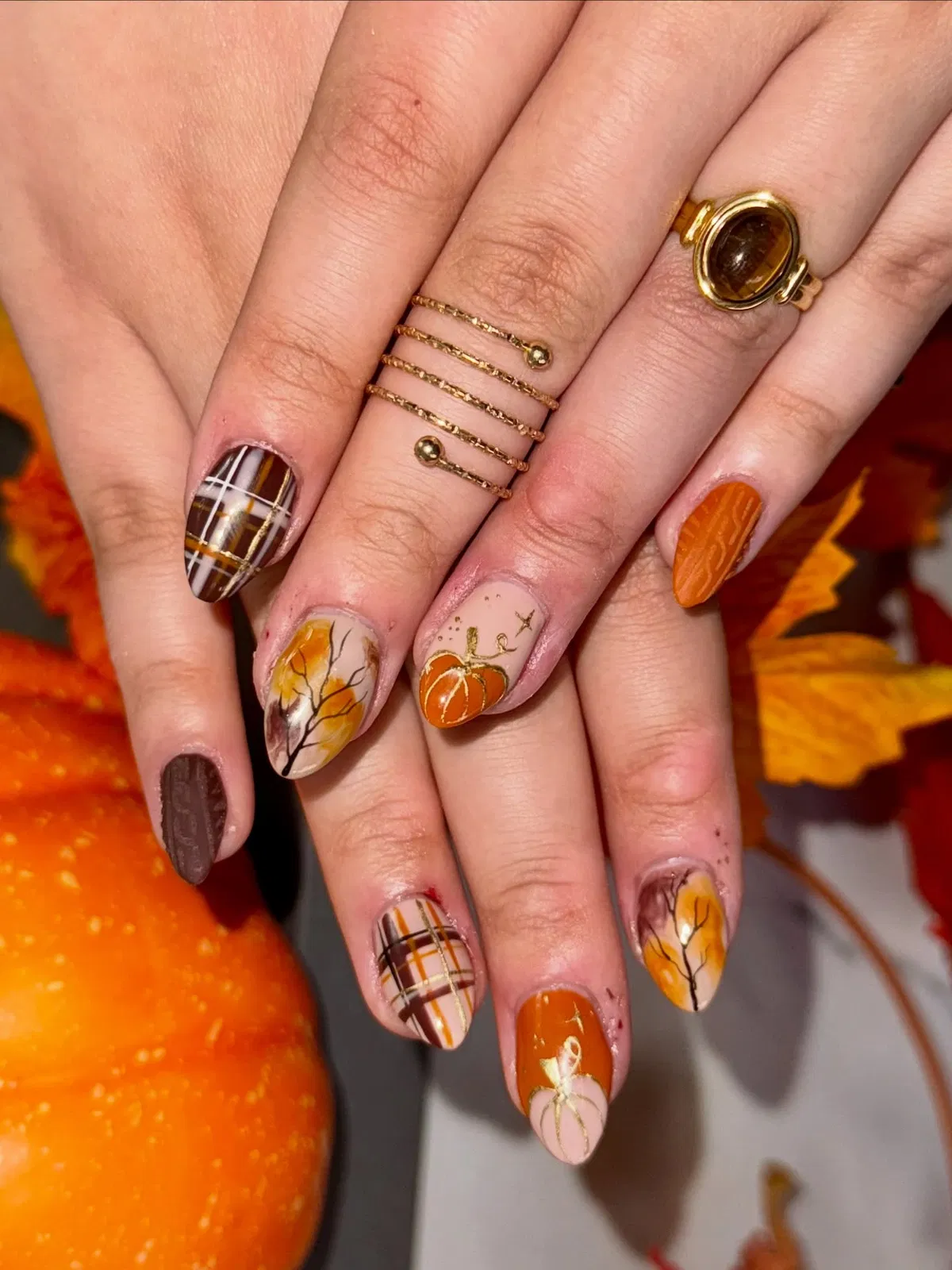 Mixed brown-and-orange set with plaid and pumpkin/branch illustrations