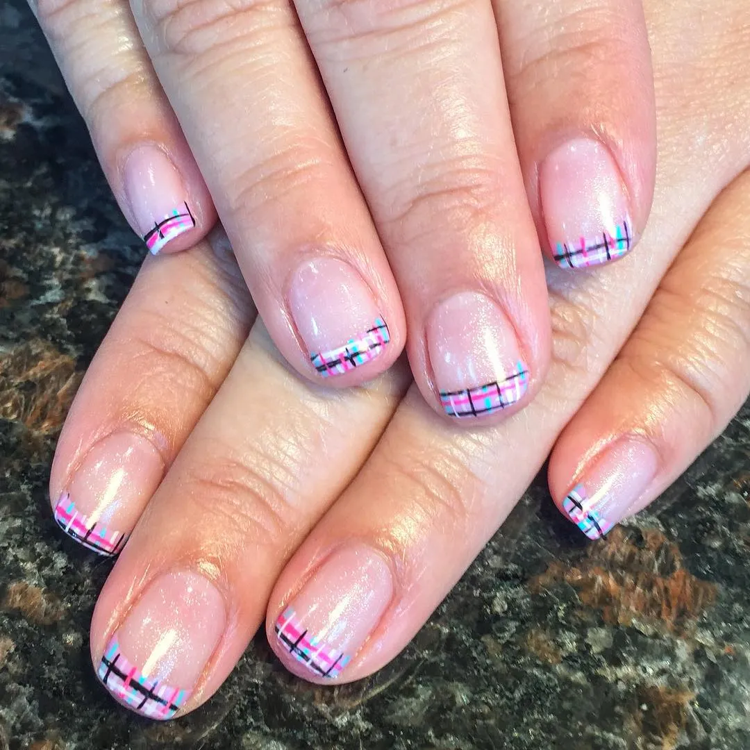 Thin plaid French tips in pink and blue