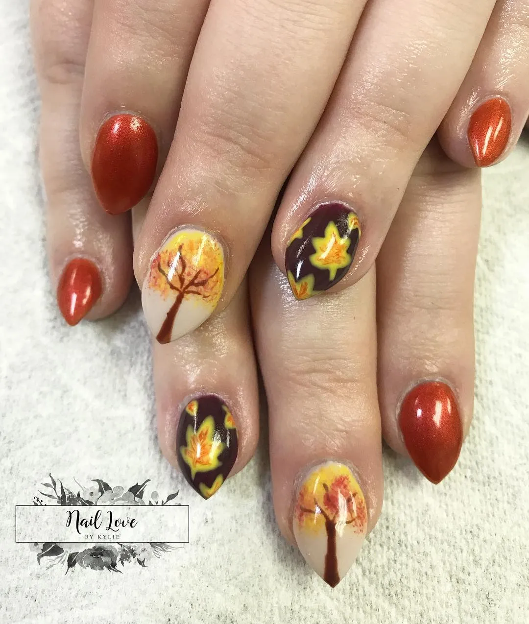 Glossy red-orange set with tree and leaf accents
