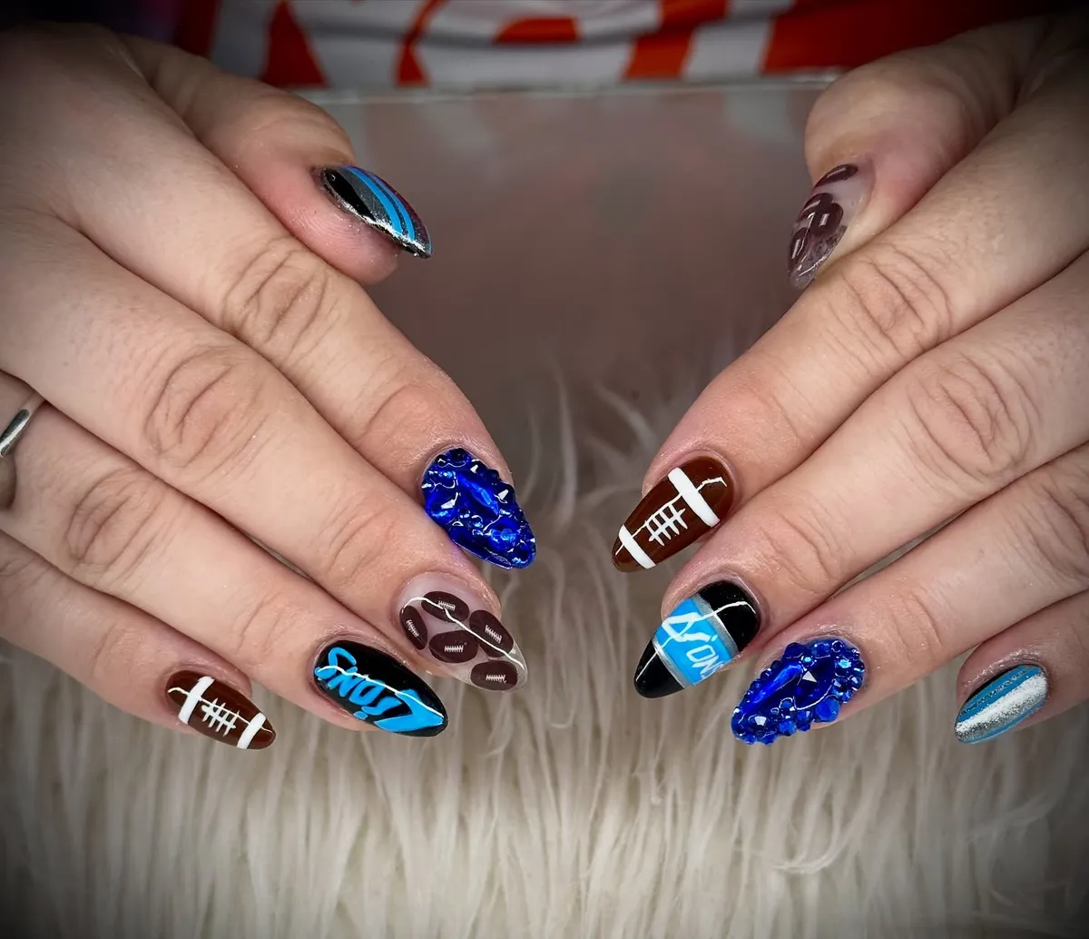 3D blue texture with football accents and 'BOM' text band