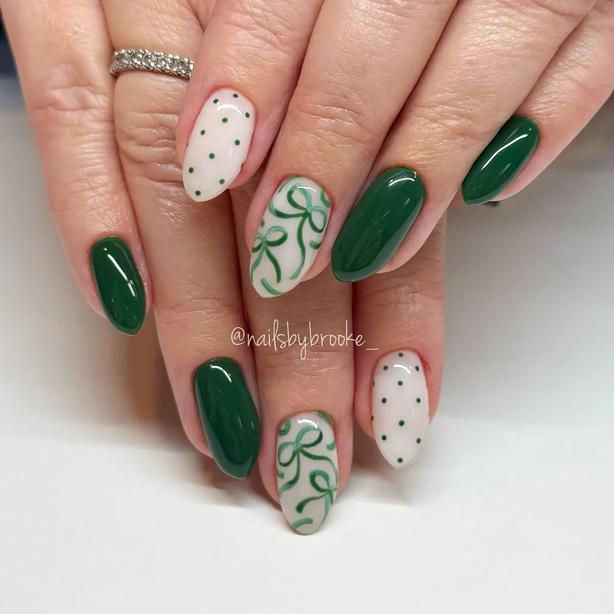Dark green and white set with polka dots and bow line art