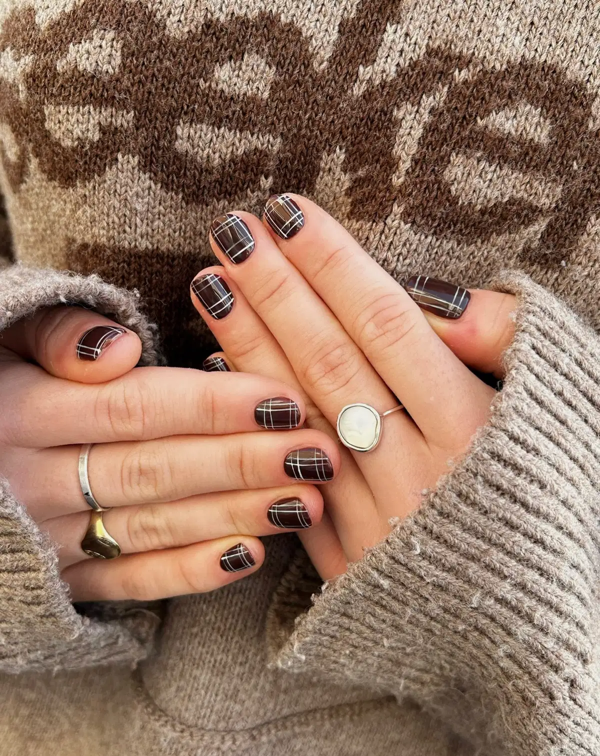 Short dark brown plaid nails with fine white and beige striping