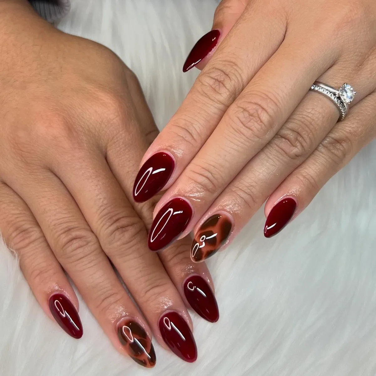 Glossy burgundy with tortoiseshell-style accent nails