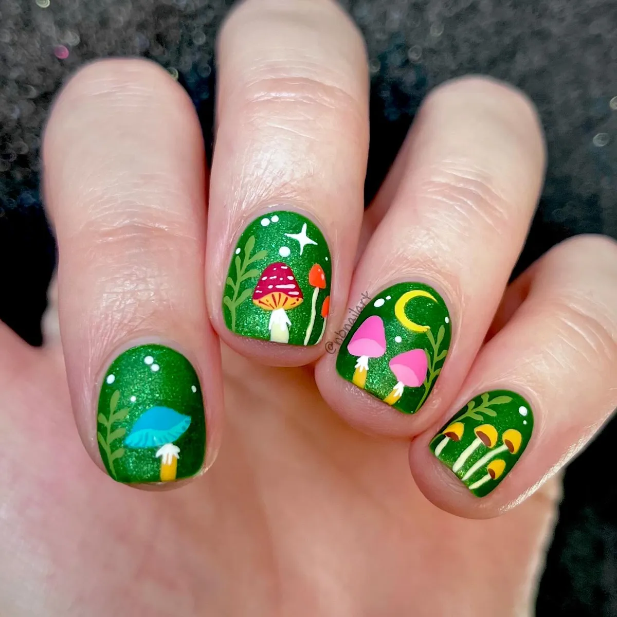 Green shimmer mushroom set with moon and star details