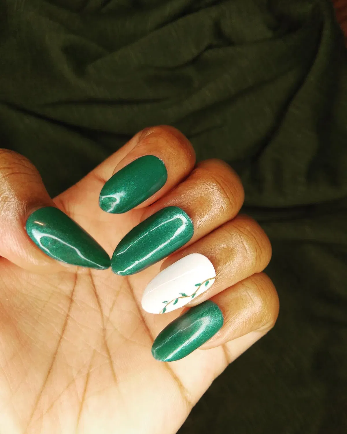 Deep green shimmer-look with white vine accent