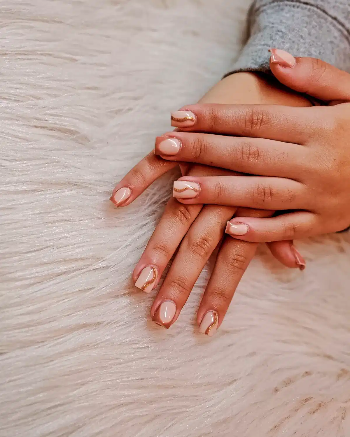Short Nude Nails with Curved Gold Line Accents