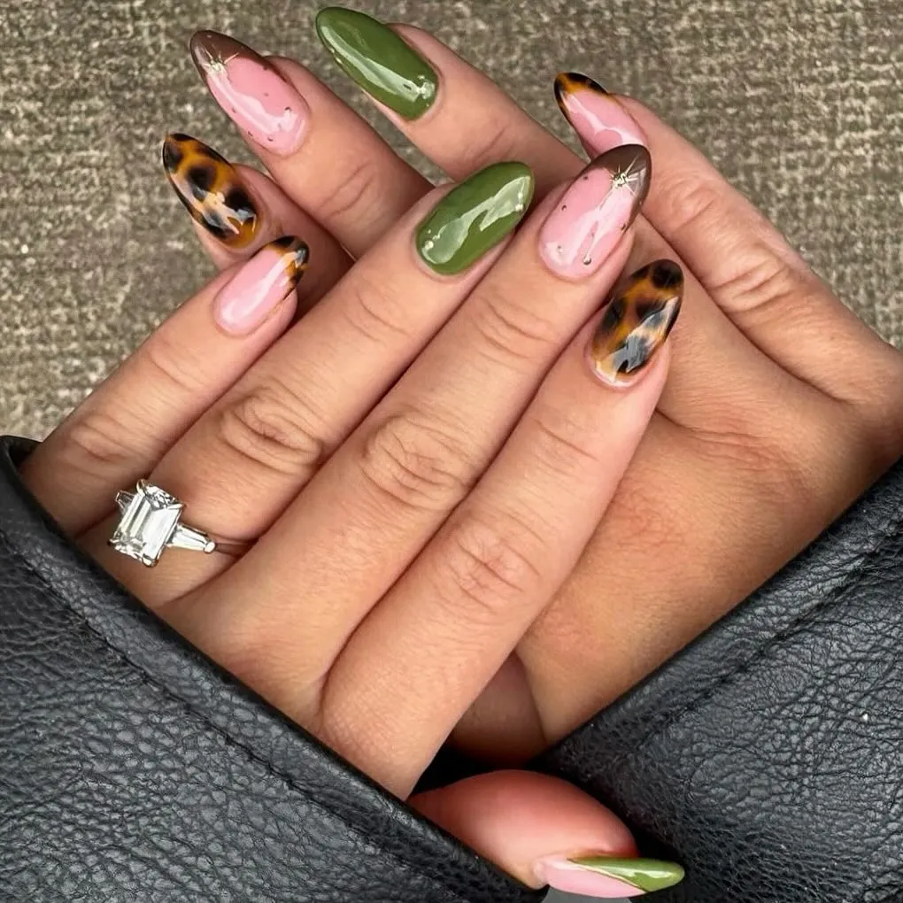 Pink and olive mix with tortoiseshell tips and small star accents