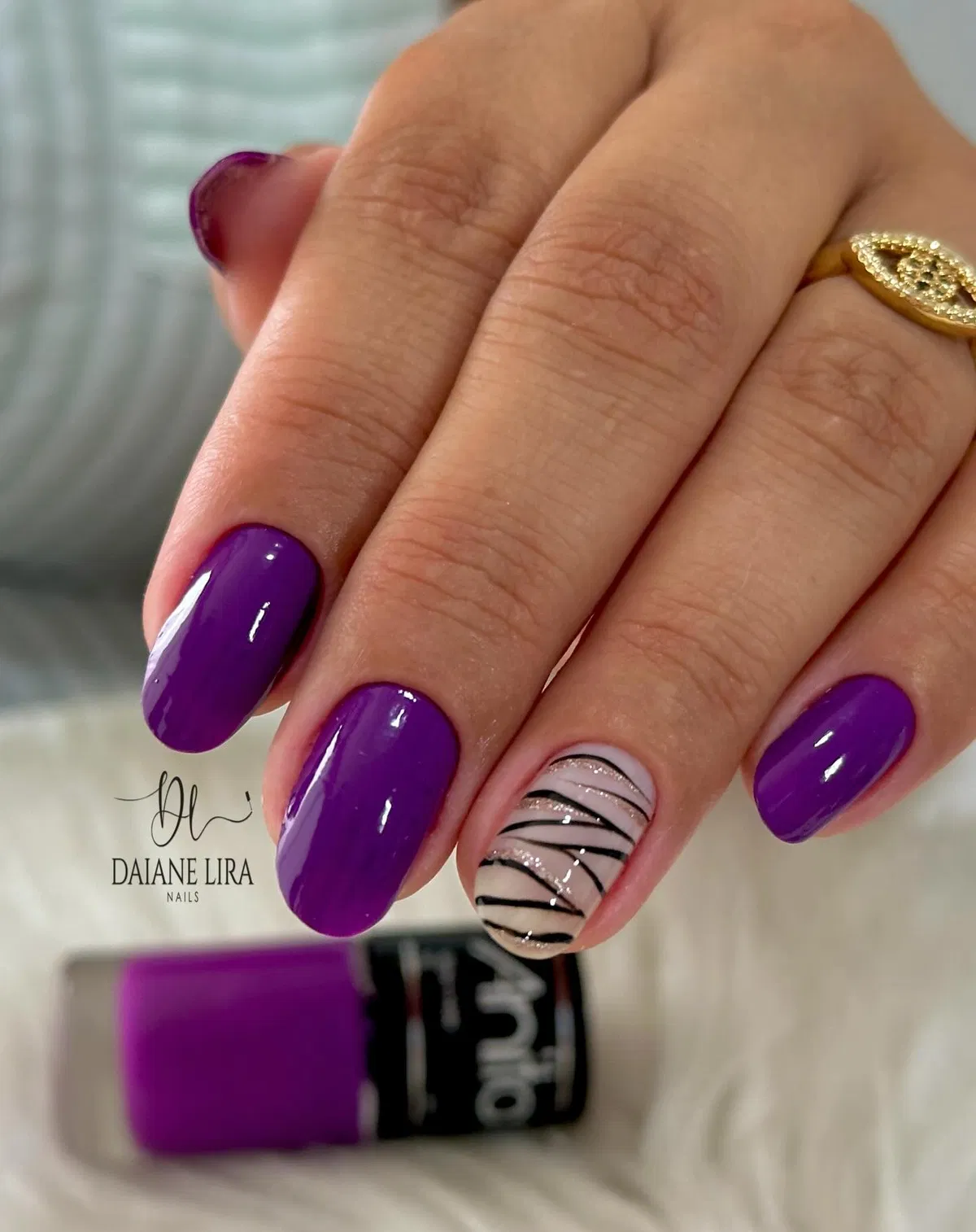 Glossy plum with striped accent nail