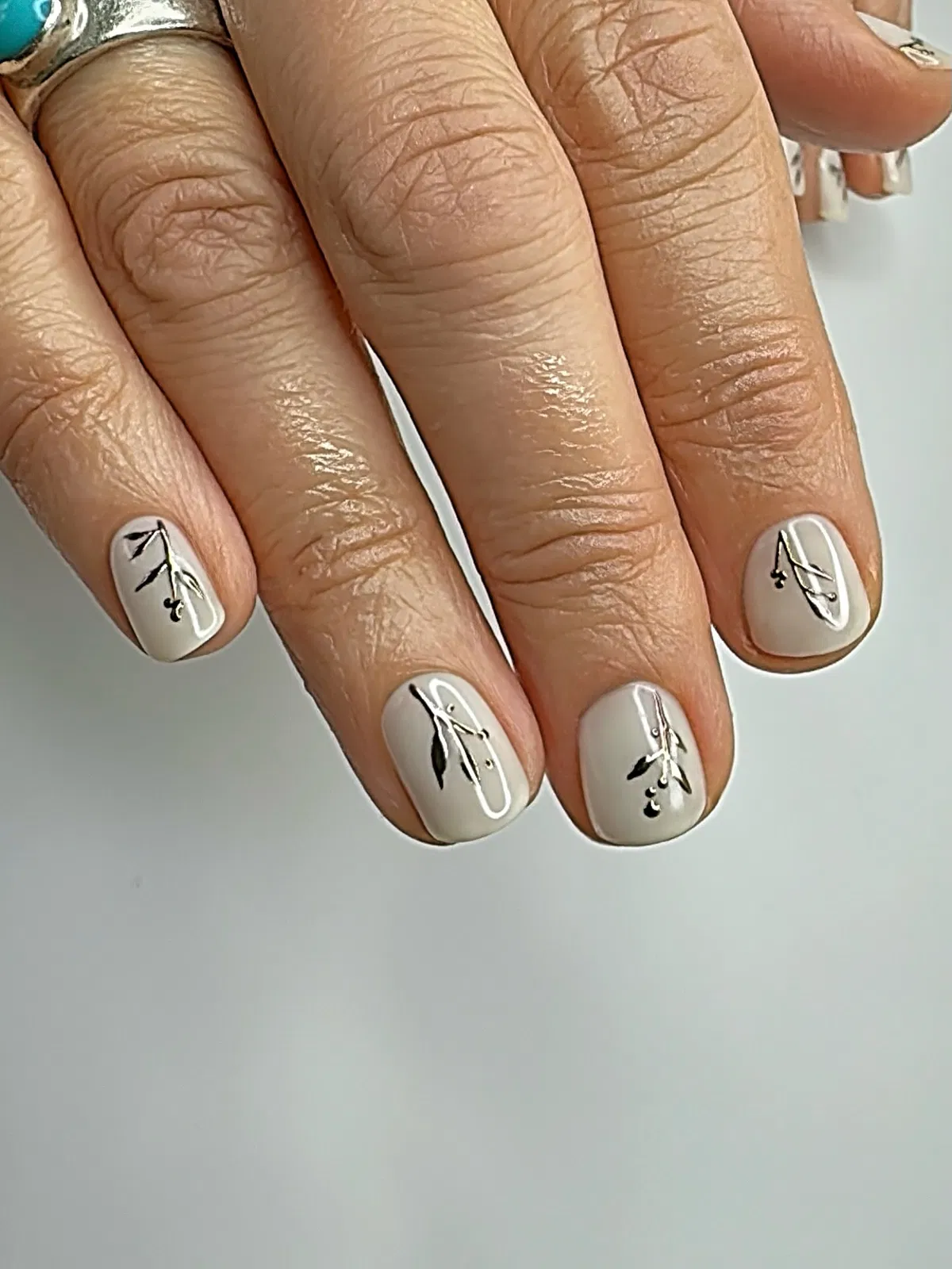 Minimal gray nails with black botanical motifs