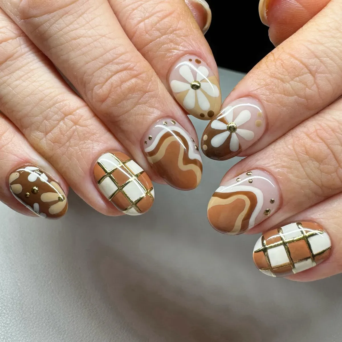 Neutral abstract waves with daisies and gold-grid checkers