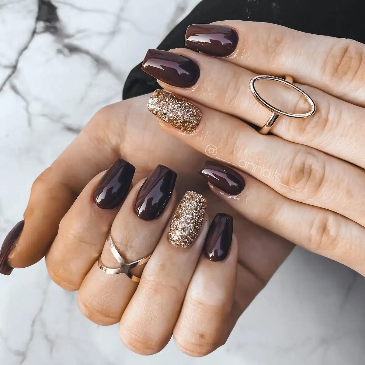 Deep brown glossy set with gold glitter accent nails