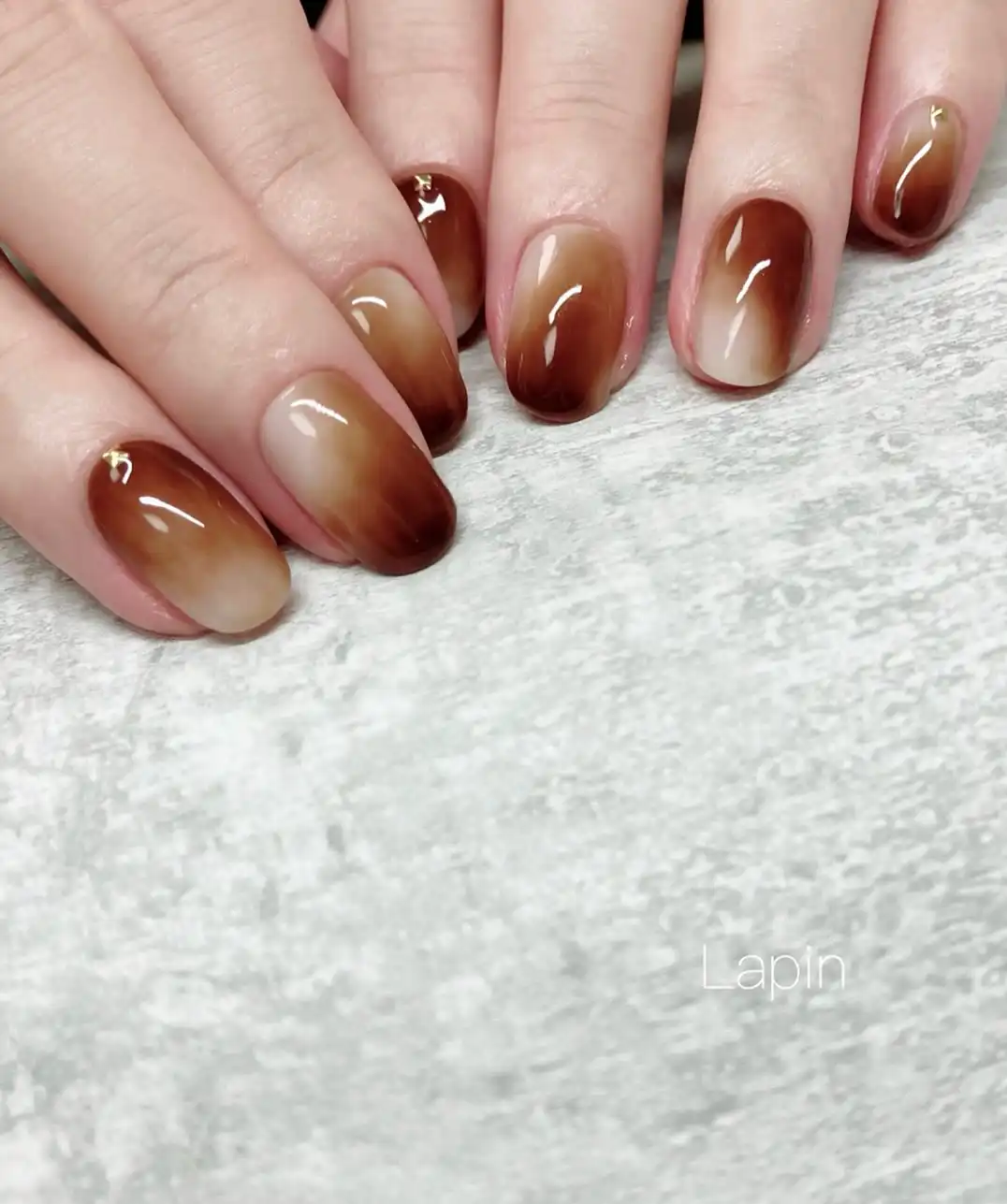Short glossy brown ombre (Lapin)