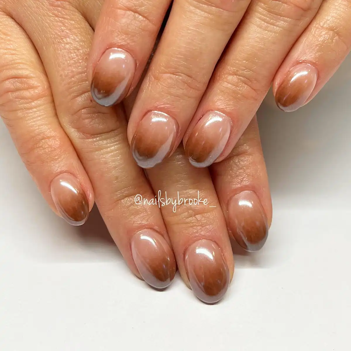 Short oval Brown Ombre Nails with outlined edges