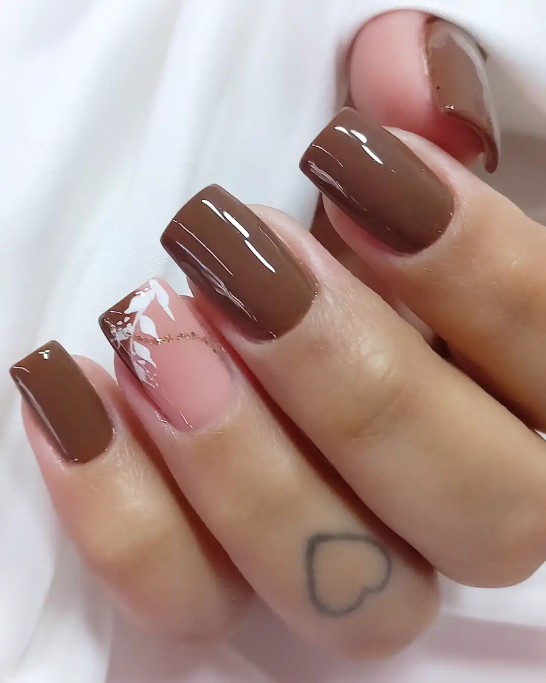 Glossy medium brown with nude-and-white leaf accent and gold line