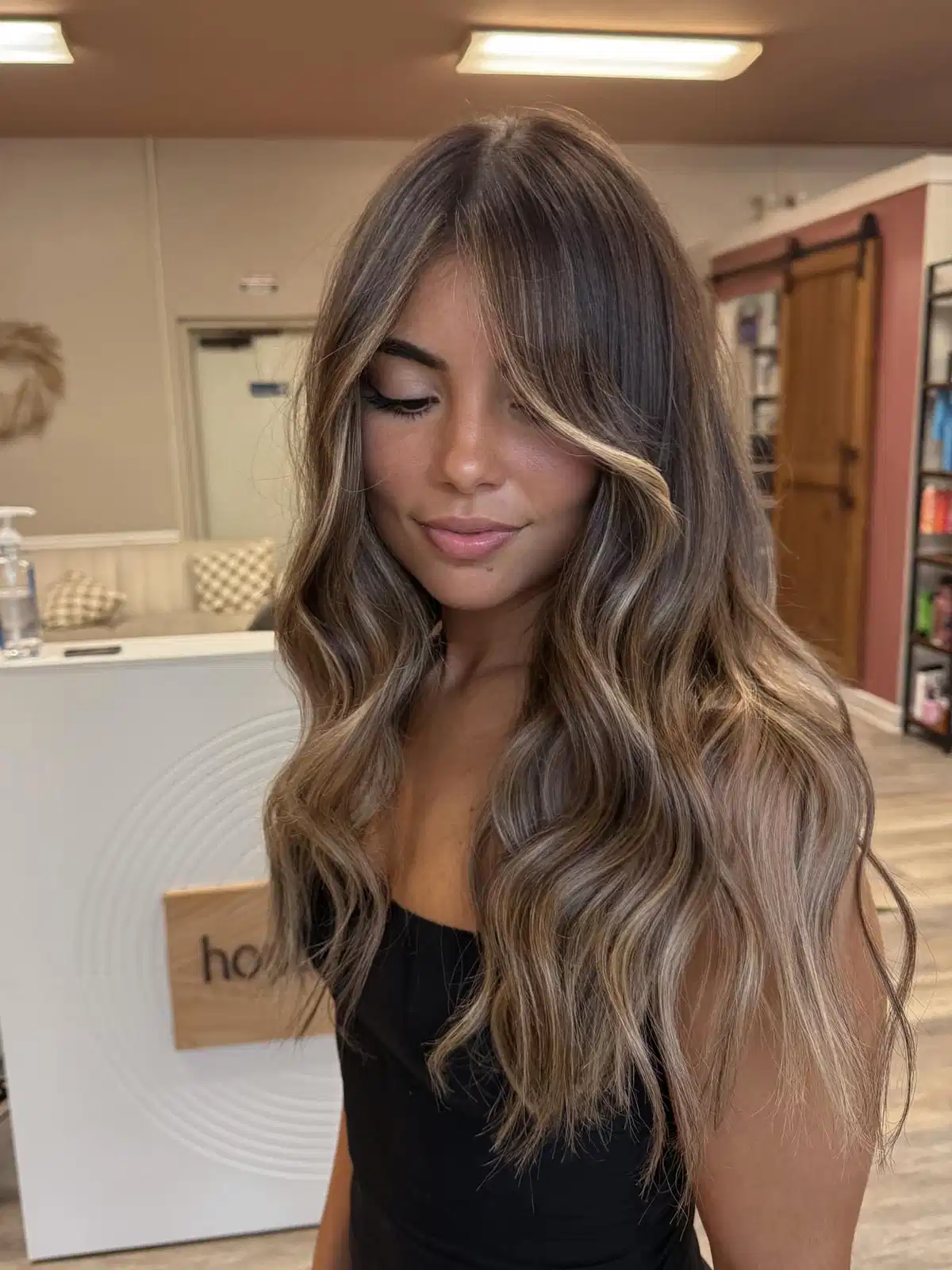 Brunette-blonde blend with front highlight pieces