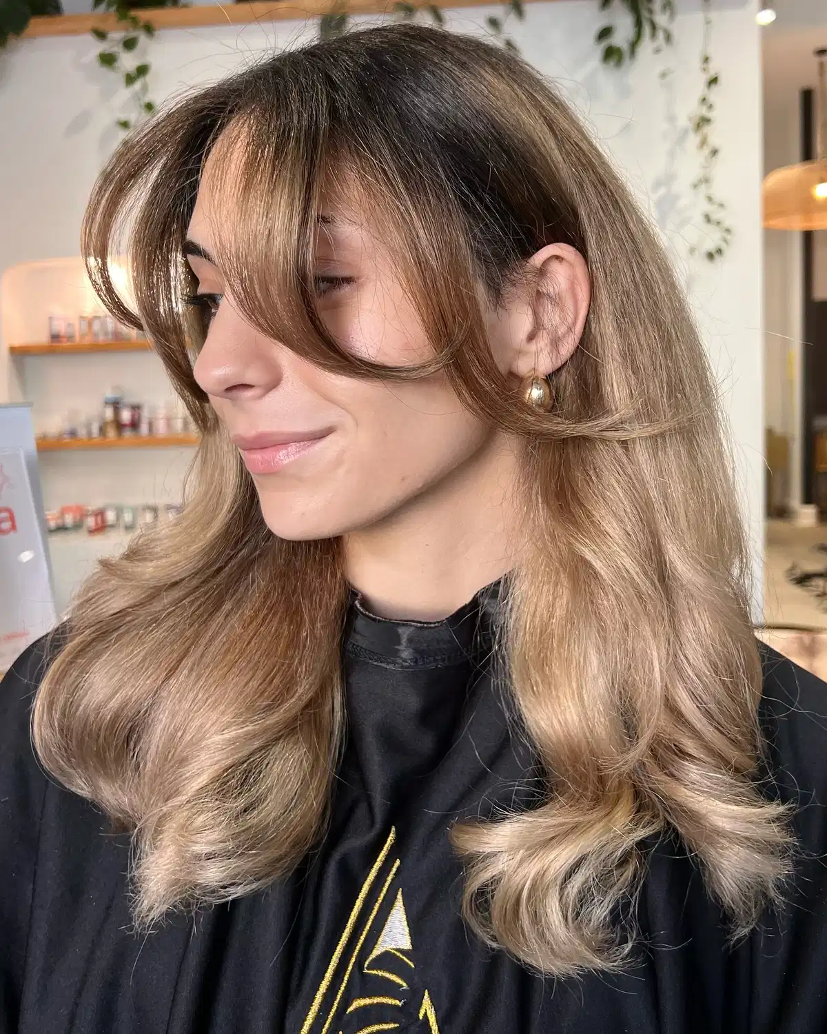Voluminous mid-length style with blonde ends and face frame