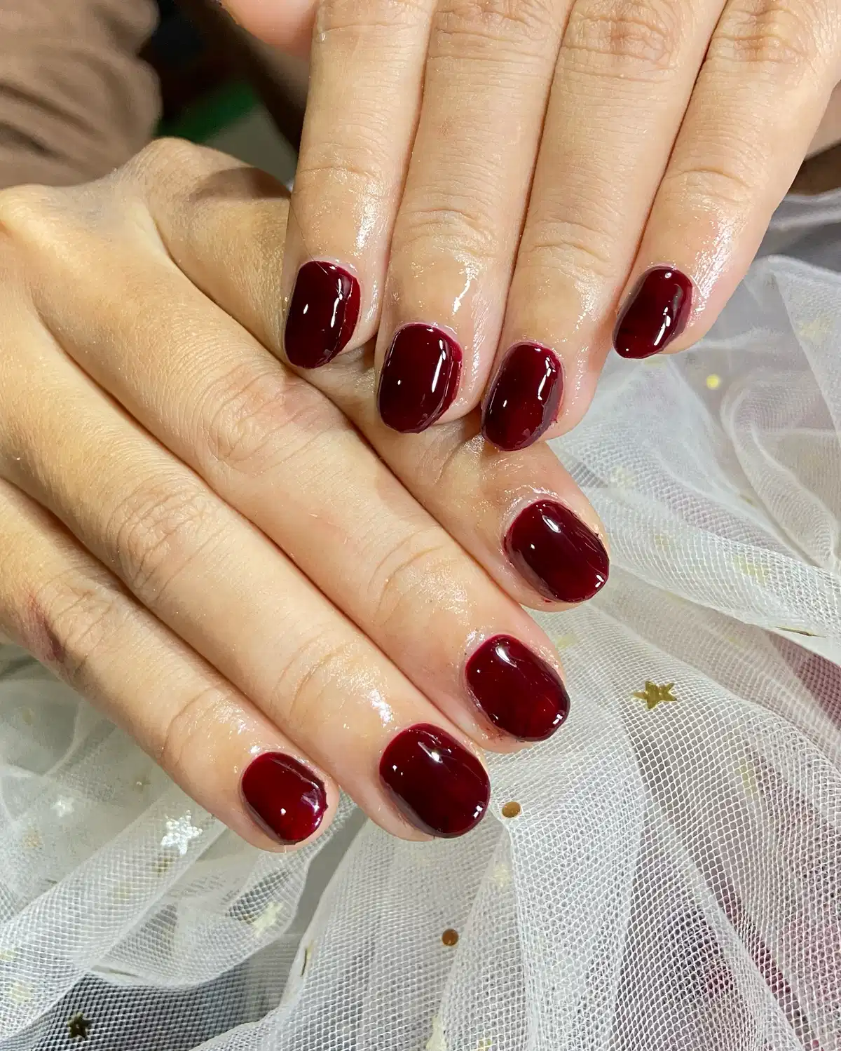 Classic glossy deep maroon short nails