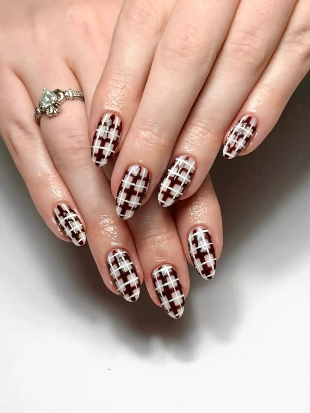 Brown-and-white all-over plaid grid