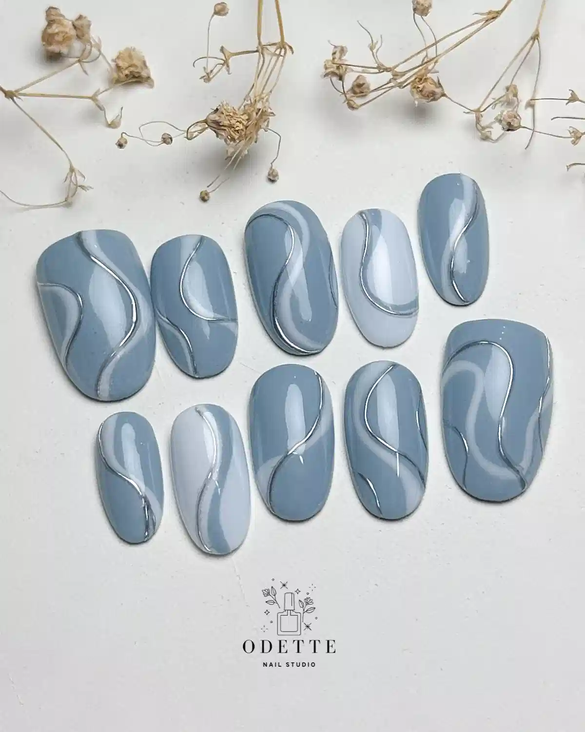 Muted blue-gray wave-pattern press-ons with glossy finish
