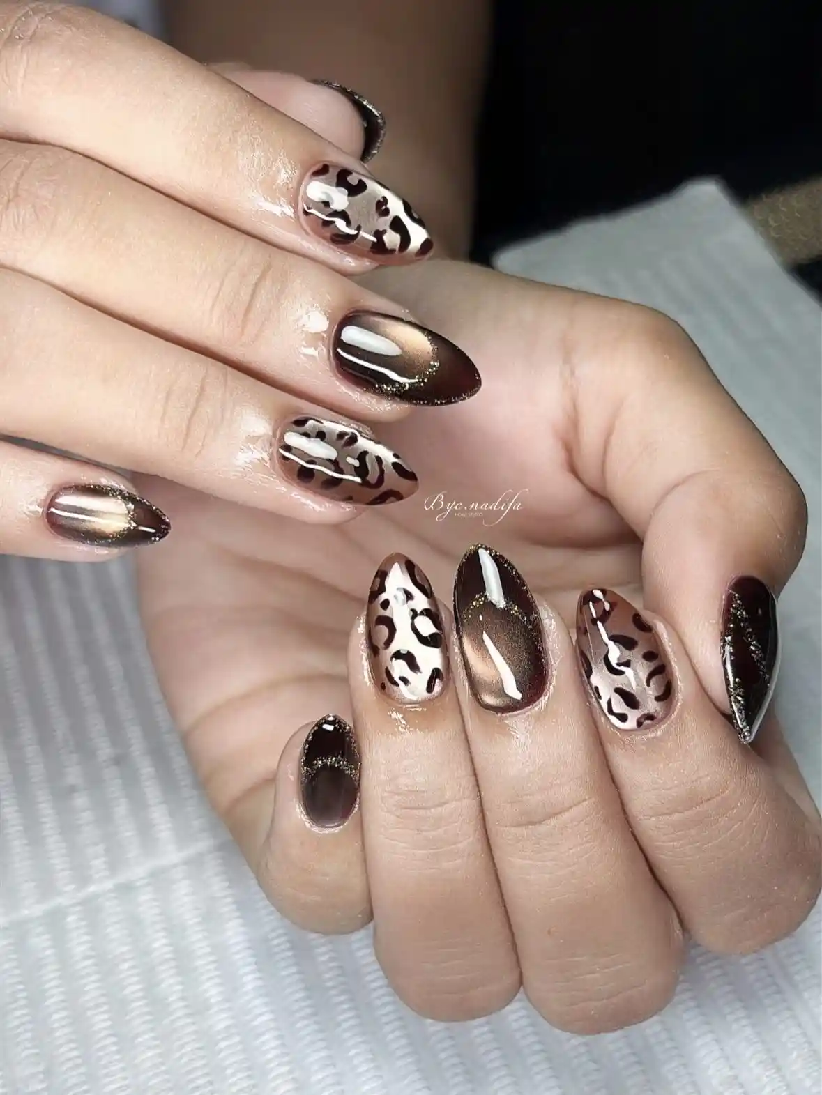 Spot-Print Accents with Brown Gradient and Glittered Edges