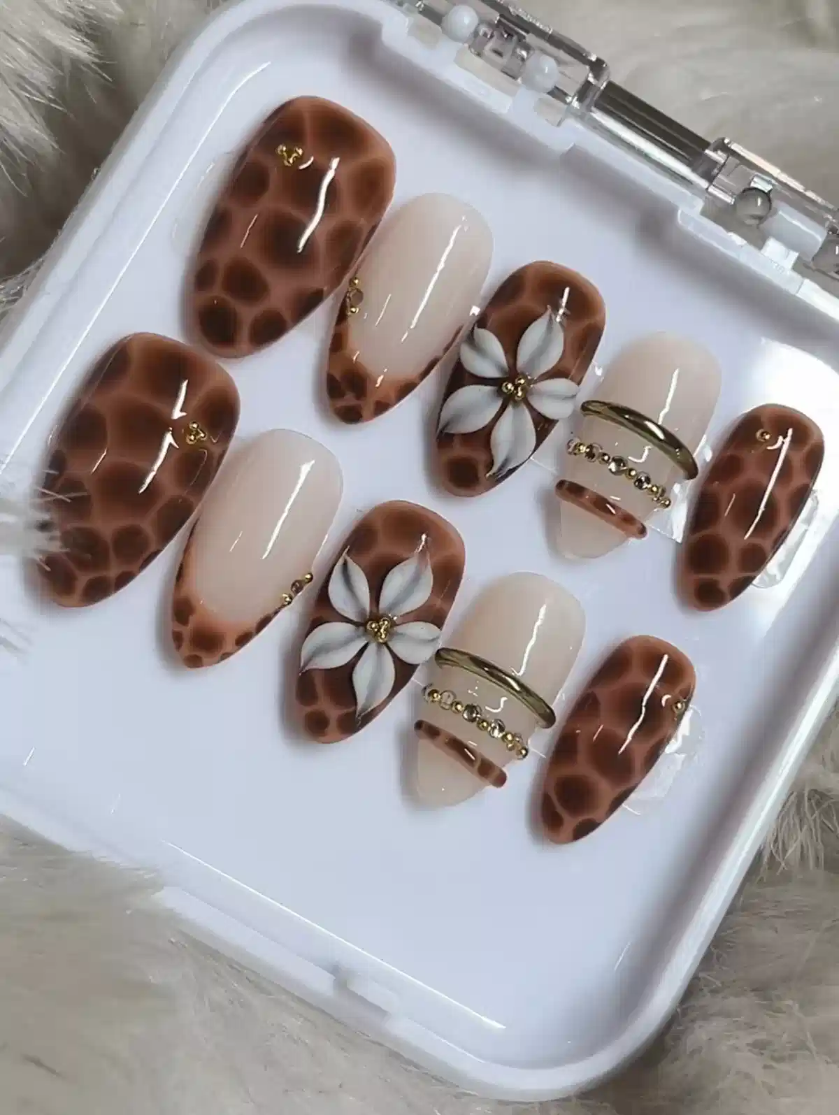 Brown spotted and nude set with white flower accents and gold bands