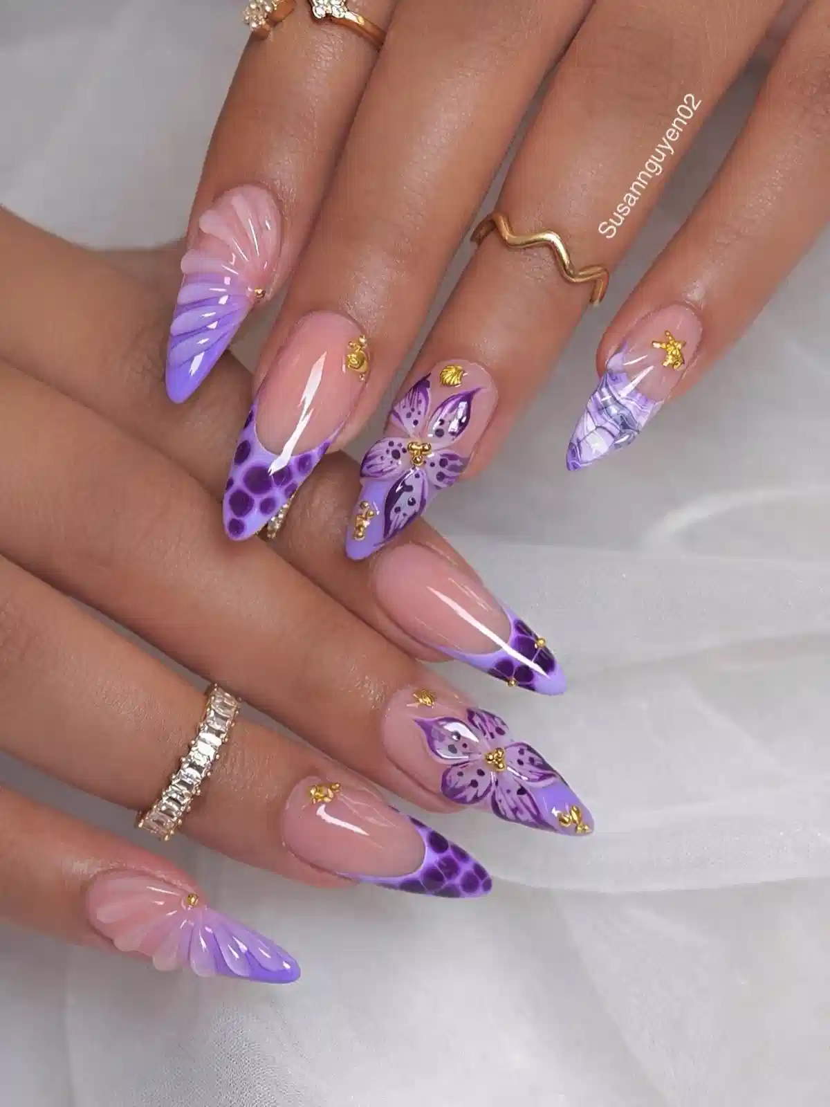 Pointed nude-and-purple set with large flowers and gold accents