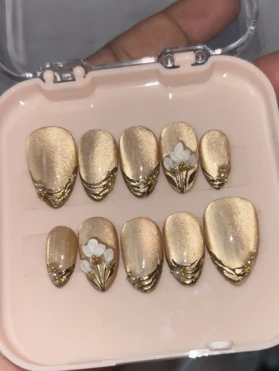 Metallic gold set with raised white flower accents